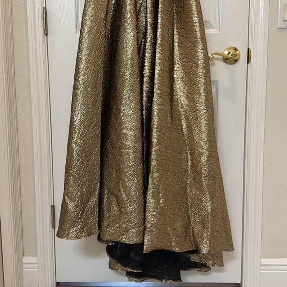 NWT Mac Duggal 68608 Gold One Shoulder Metallic Ballgown Size 6 - Picture 10 of 14